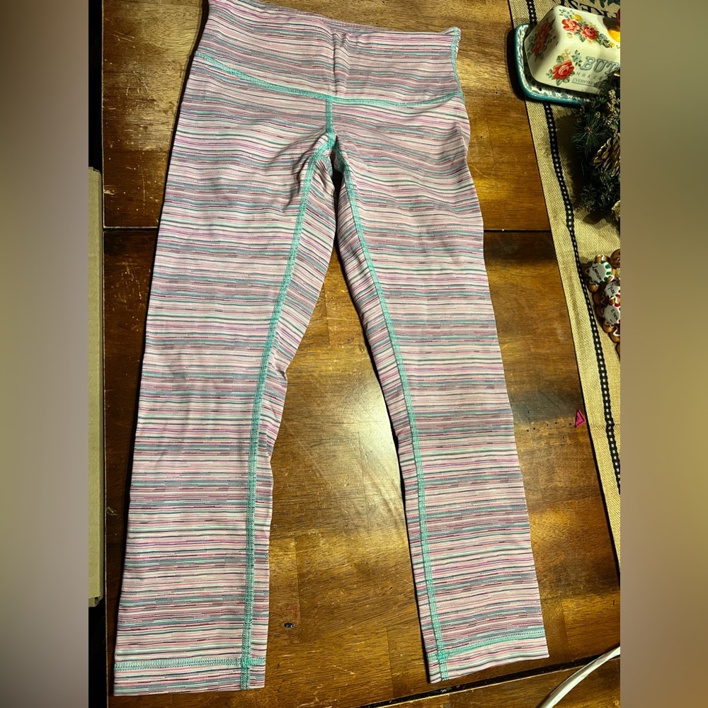 Lululemon Wonder Under Crop III—Luxstream Cyber Stripe, Sz 4
